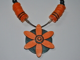 Collier ethnique fleur orange et vert