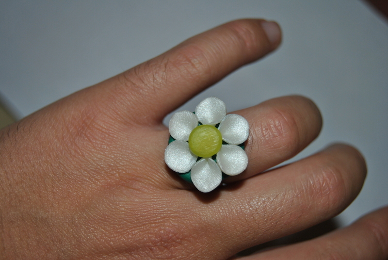 Bague fleur blanche atra