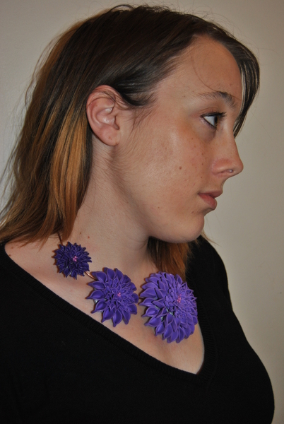 Collier floral violette