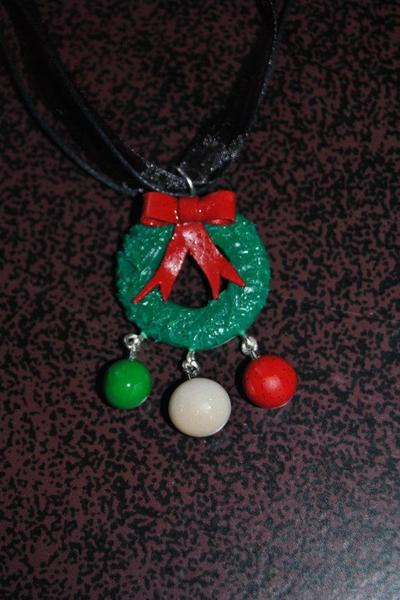 Pendentif couronne de Noel  avec noeux et 3 boules