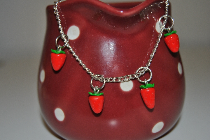 bracelet charm's fraises