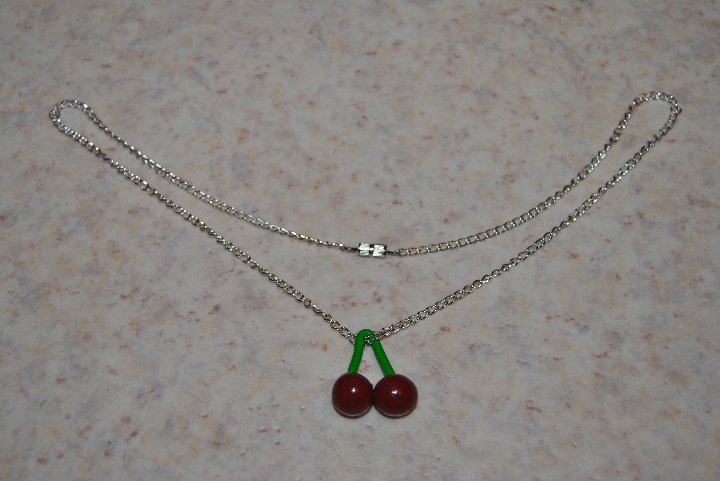 Collier cerise