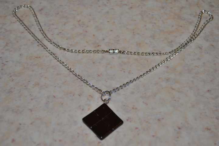 Collier carrés de chocolat