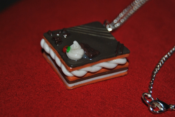 Collier gâteau opéra