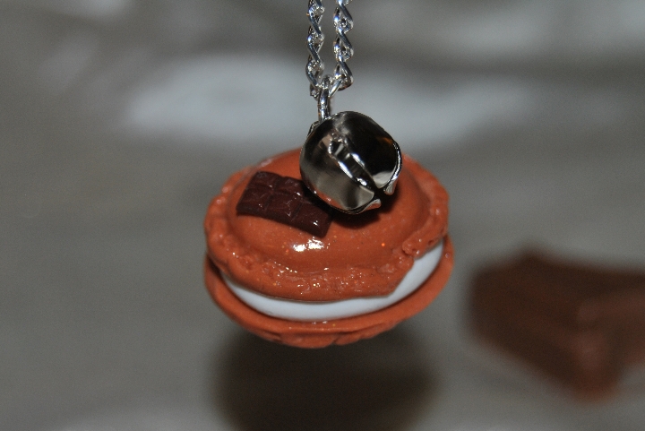 collier macaron chocolat vanille